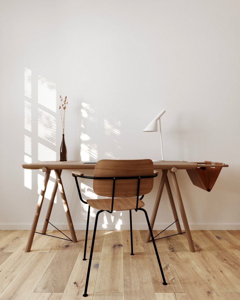 porządne drewniane biurko