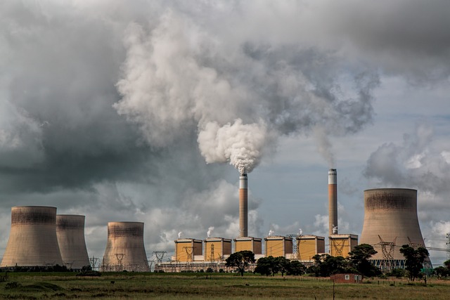 Zmniejszanie _ emisji zanieczyszczeń w przemyśle